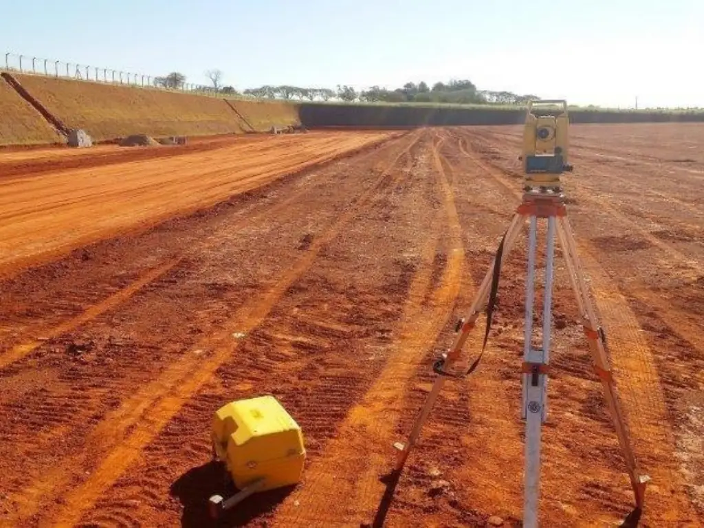 Acompanhante de Terraplenagem